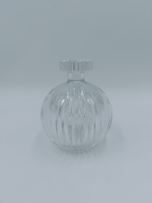 Carafe boule en verre ciselé