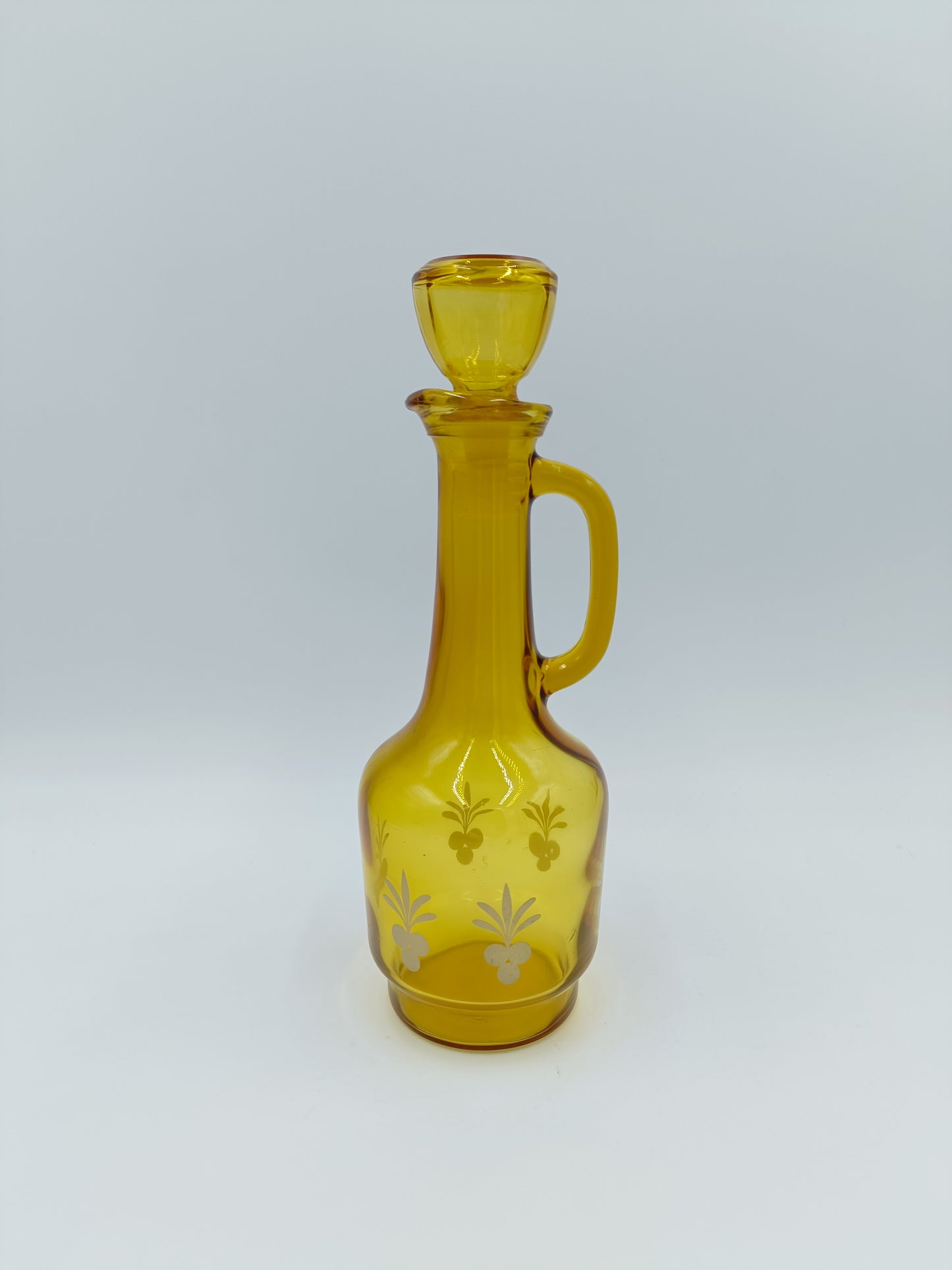 Carafe en verre jaune