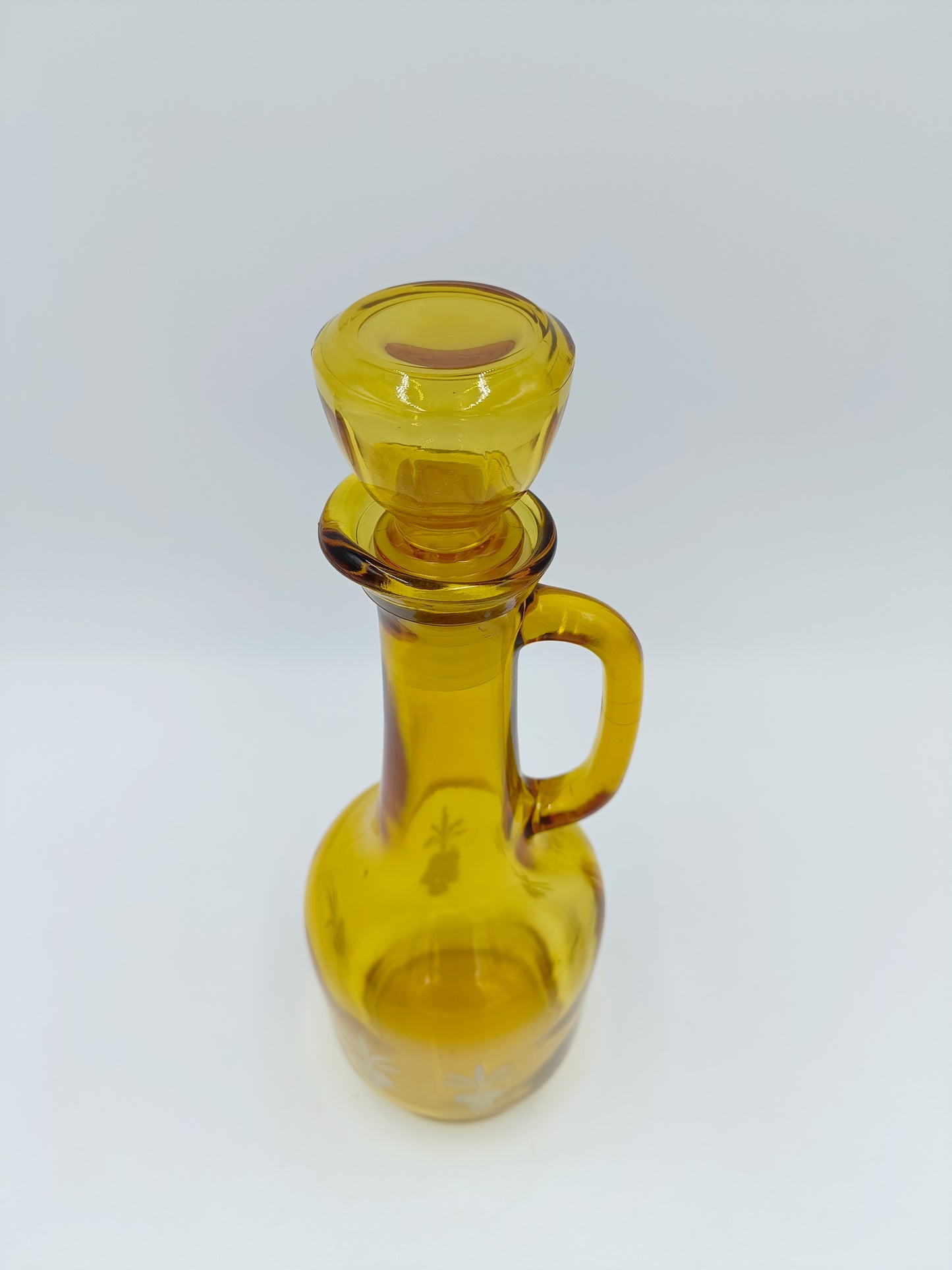 Carafe en verre jaune